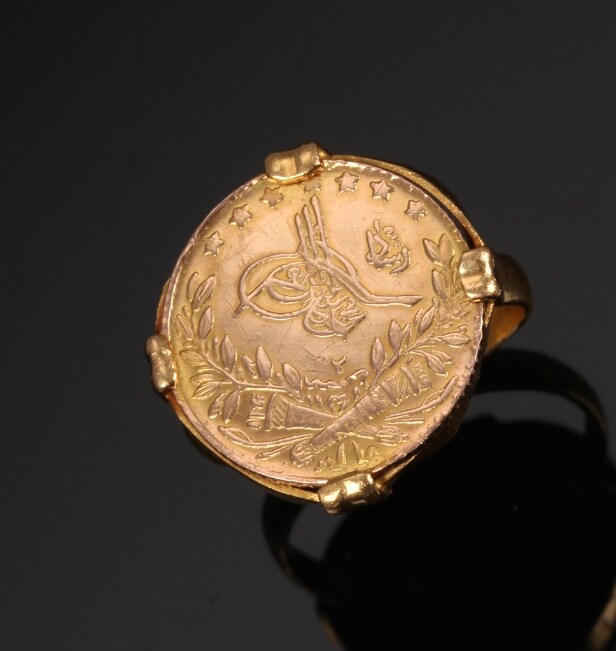 Vintage guldring af 18 kt. guld prydet med tyrkisk mønt