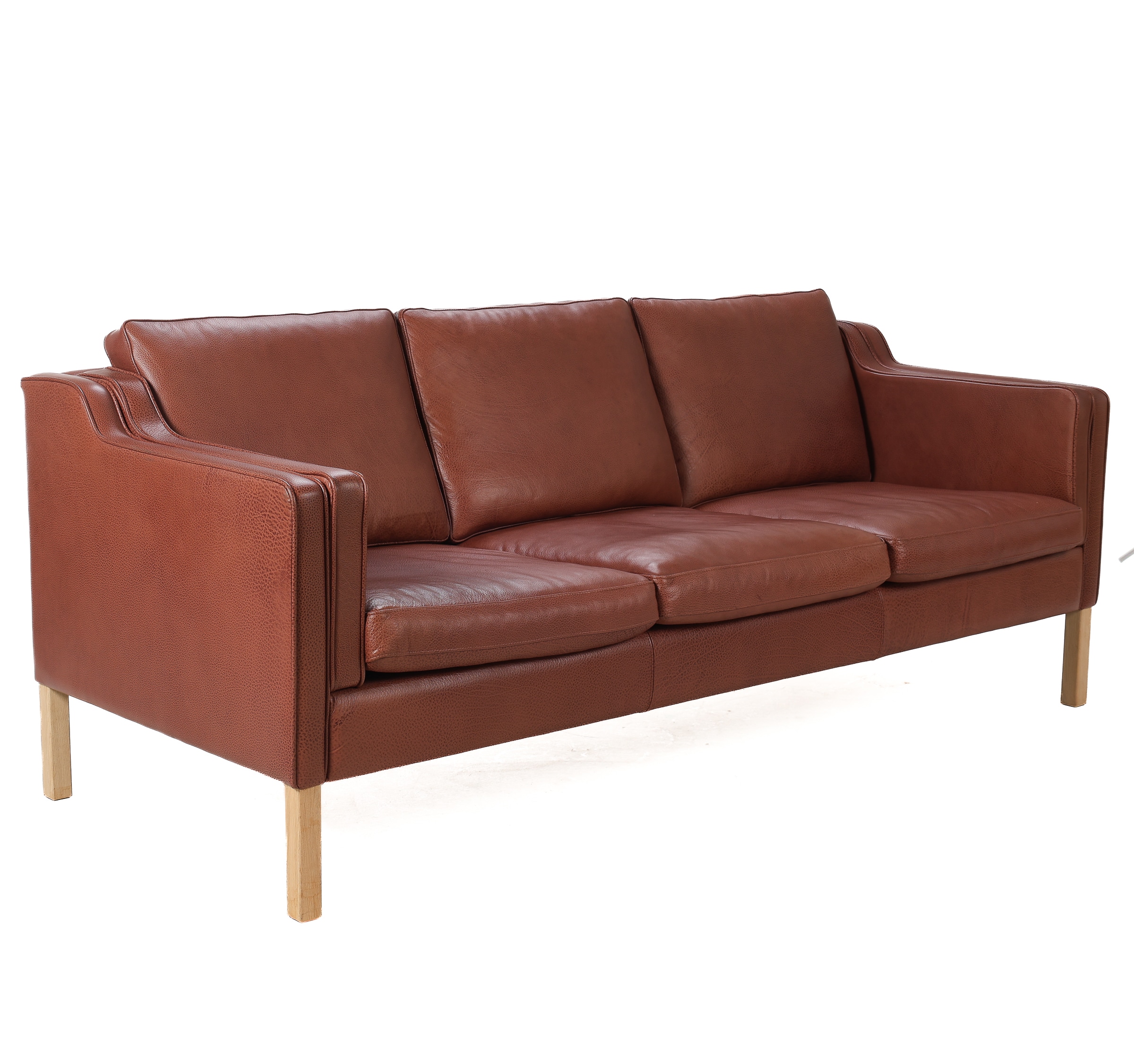 Stouby Møbelfabrik: 3-seater sofa, solid oak frame, reddish brown leather upholstery. approx. 2020