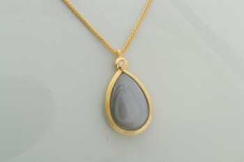 Halskæde med vedhæng med grå månesten og brillant, 14 kt. guld