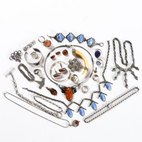 Collection misc. silver / sterling silver jewelery and bijouterie. (31)