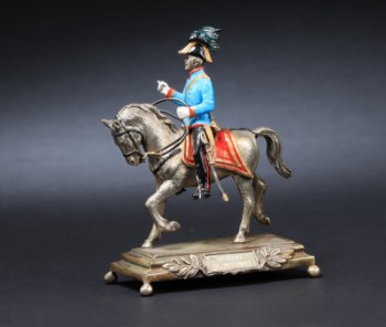 Atelier Mitarotonda. Italiensk figur af støbt sølv i form af ridende general fra det østrigske kejserrige