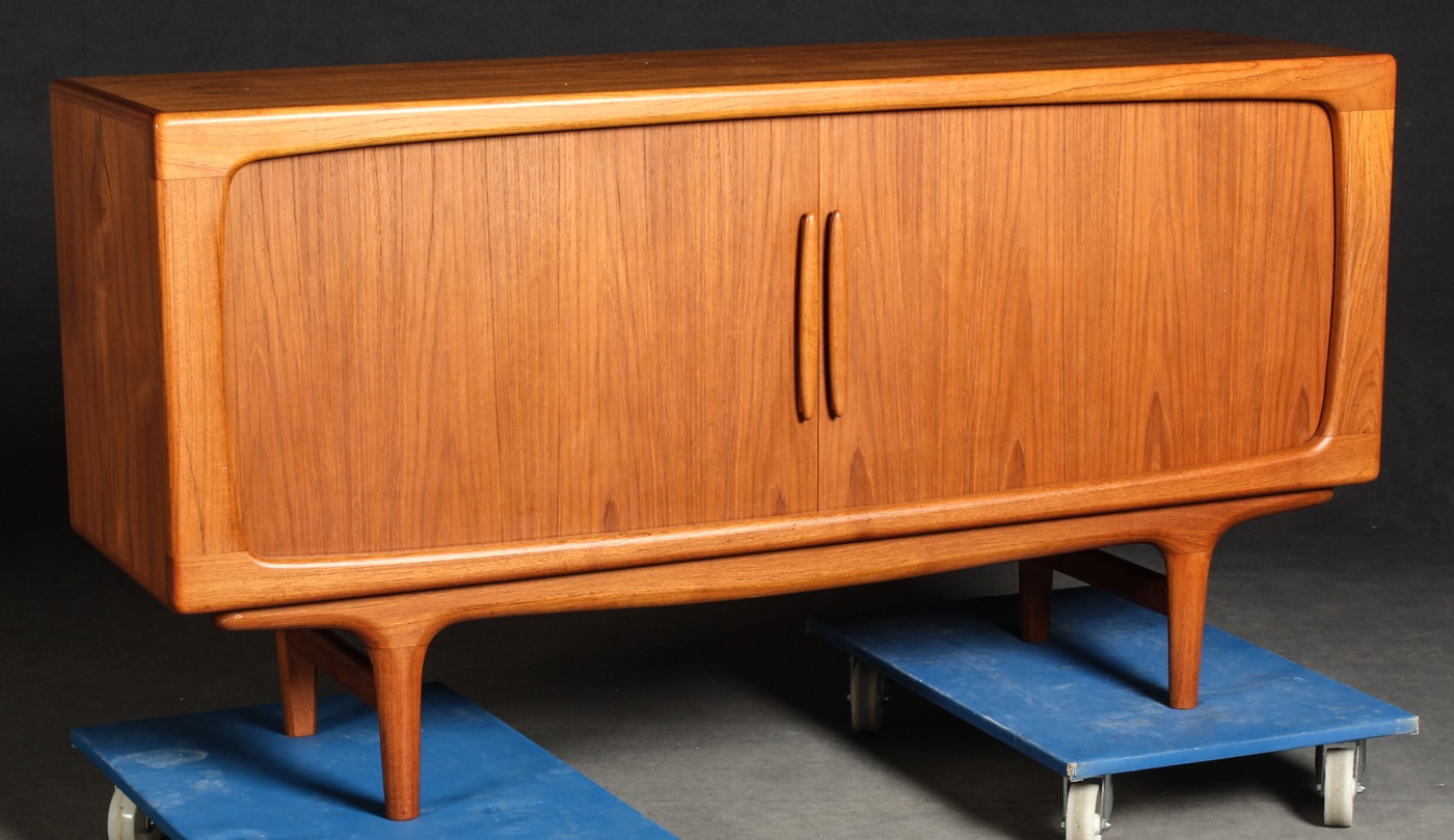 Sideboard Der 1960er Jahre Mit Jalousienturen Wohl Dyrlund Im Stile Von Bernhard Pedersen Son In Teak Massiv Diese Ware Steht Erneut Zur Auktion Unter Der Warennummer 4727767 Lauritz Com