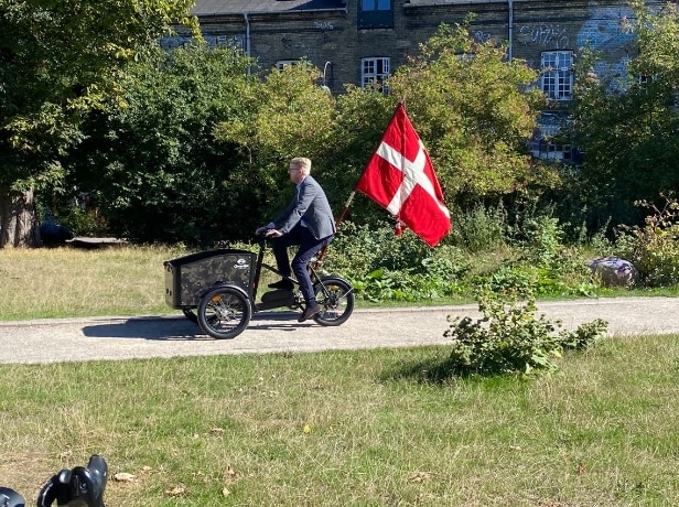 CargoKid. Deluxe El-ladcykel med fuld udstyrspakke. og fane med costumized dannebrogsflag (17) - til fordel for Knæk Cancer