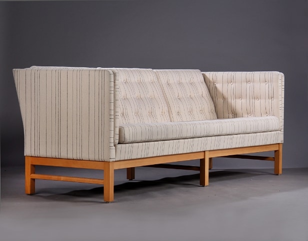 Erik Jørgensen. Tre-pers. sofa, model EJ 315, stribet uld. 