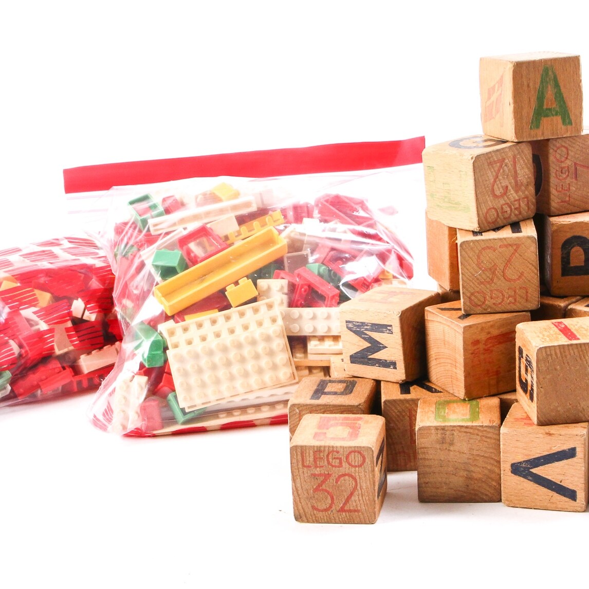 Lego. Collection of bricks and wooden blocks | Lauritz.com
