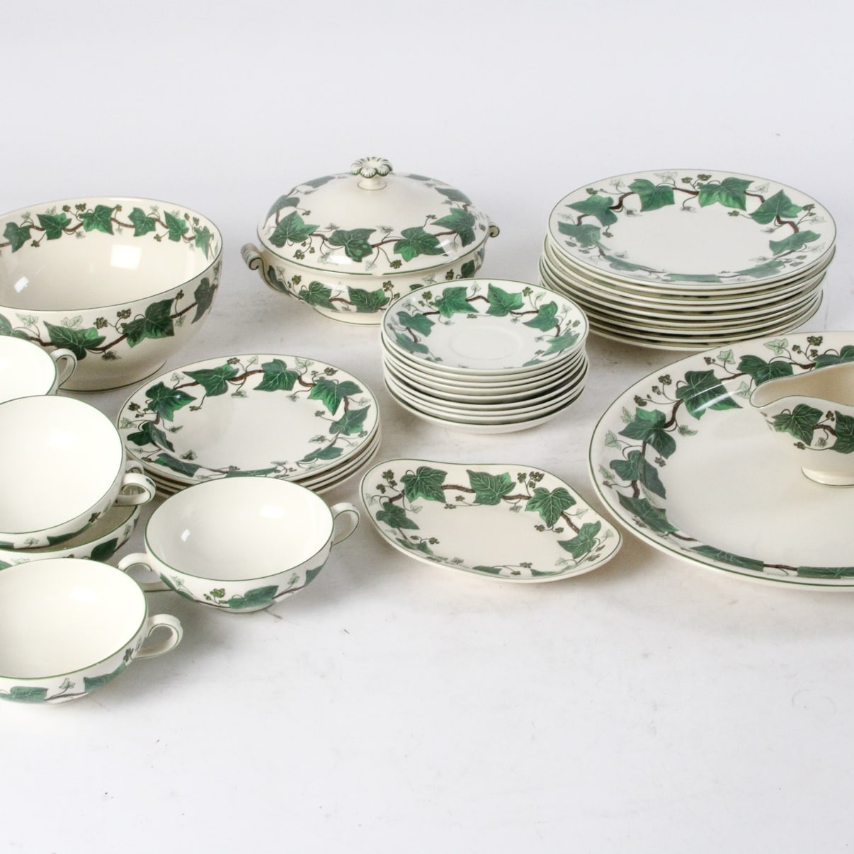 Wedgewood. 'Napoleon Ivy' tea and dining service etc. (34