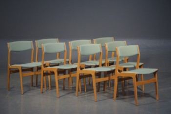 Nova møbelfabrik. 8 stole af bøg (8)