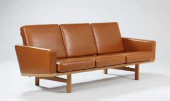 Hans J. Wegner. Three-seater sofa, model GE-236/3, oakwood