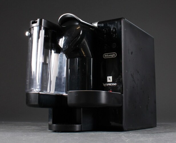 DeLonghi. Nespresso maskine med kapsler m.v.