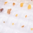 300 pieces of unpolished inclusion amber (300)