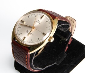 Omega 'Seamaster Cosmic'. Vintage men's watch in gilded steel with silver dial, approx. 1970