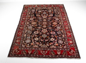 Persian carpet 320 x 221 cm.