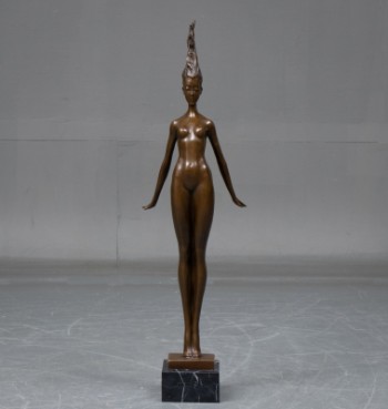Skulptur af bronze i form af kvinde