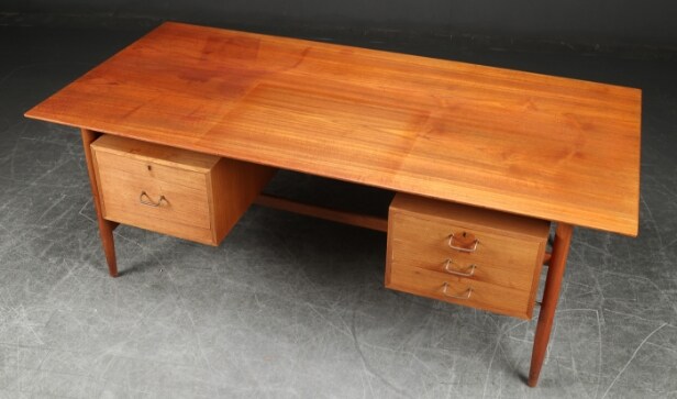 Finn Juhl. Skrivebord af teak