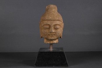 Buddha hoved på stand