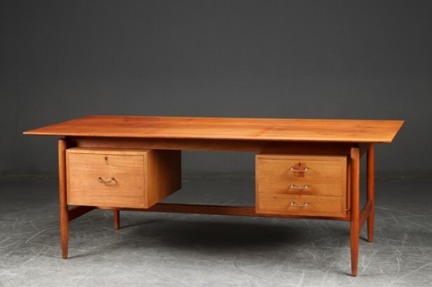 Finn Juhl. Skrivebord af teak