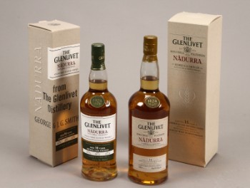 The Glenlivet whisky. 2 flasker Nadurra 16 years (2)