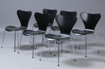Arne Jacobsen. Sæt på seks stole syveren , model 3107, sortlaseret. (6)