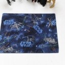 Jakks Pasific Ltd. m.fl.: Fem store Star Wars figurer samt et Star Wars gulvtæppe (6)