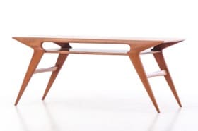 Niels O. Møller for J. L. Møllers Møbelfabrik. Skulpturelt sofabord af teak, model '34'