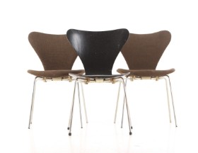 Arne jacobsen for Fritz Hansen. Tre 'Syveren' stole, model 3107 (3)