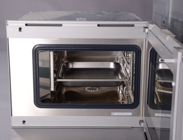 Boffi Køkken med Corian plade og Gaggenau hvidevarer