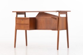 Gunnar Nielsen Tibergaard for Tibergaard. Fritstående skrivebord af teak, 1960'erne