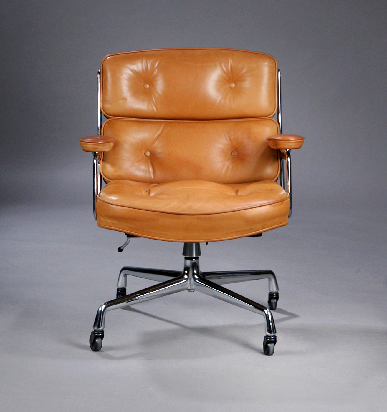 Charles Eames Vintage Office Chair Time Life Lobby Chair Patinated Brown Aniline Leather 