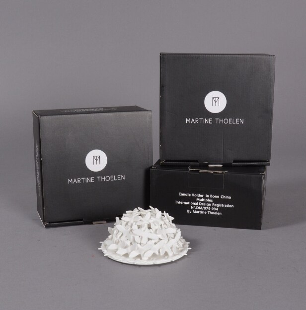 Martine Thoelen. Tre 'Candle Holder' lysskulpturer (3) 