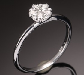 Diamonds By Frisenholm. Brillantring af 9 kt. hvidguld