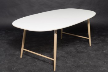 Dansk møbeldesign. Spisebord, hvidlamineret oval plade.