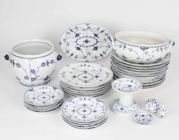 Royal Copenhagen: A collection of blue-fluted porcelain (34)