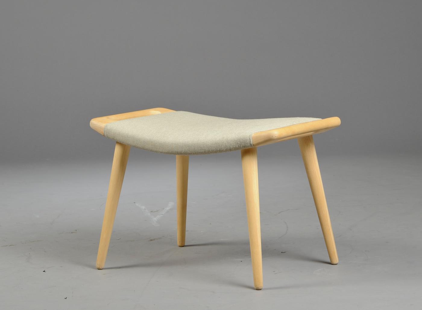 Hans J. Wegner, 1914-2007. Ash Stool, Model PP120 | Lauritz.com