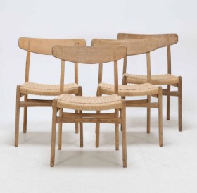 Hans J. Wegner (1914-2007) for Carl Hansen & Søn: Fire CH23 stole af egetræ (4)