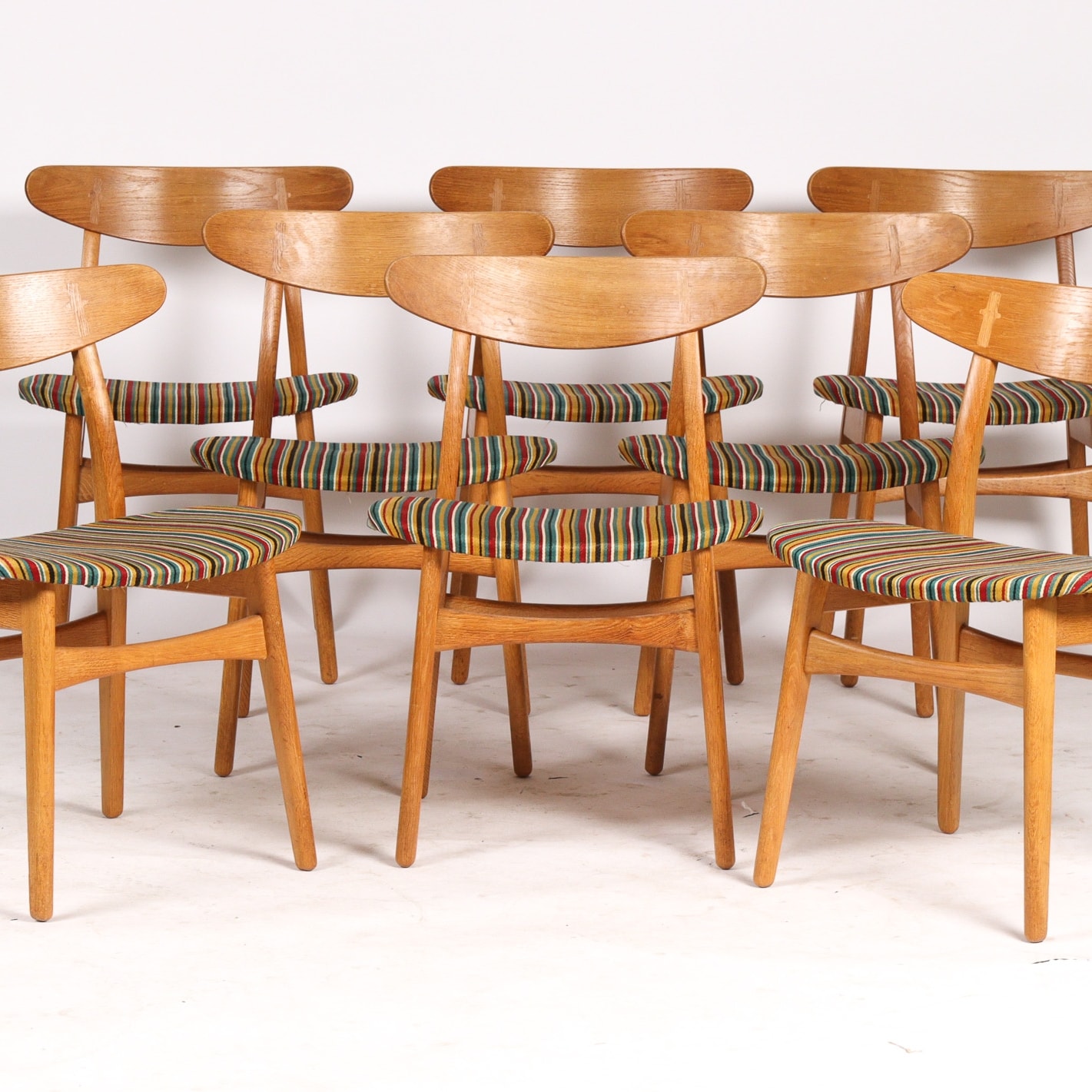 Hans J. Wegner. Otte stole af egetræ, model 'CH-23' (8) | Lauritz.com