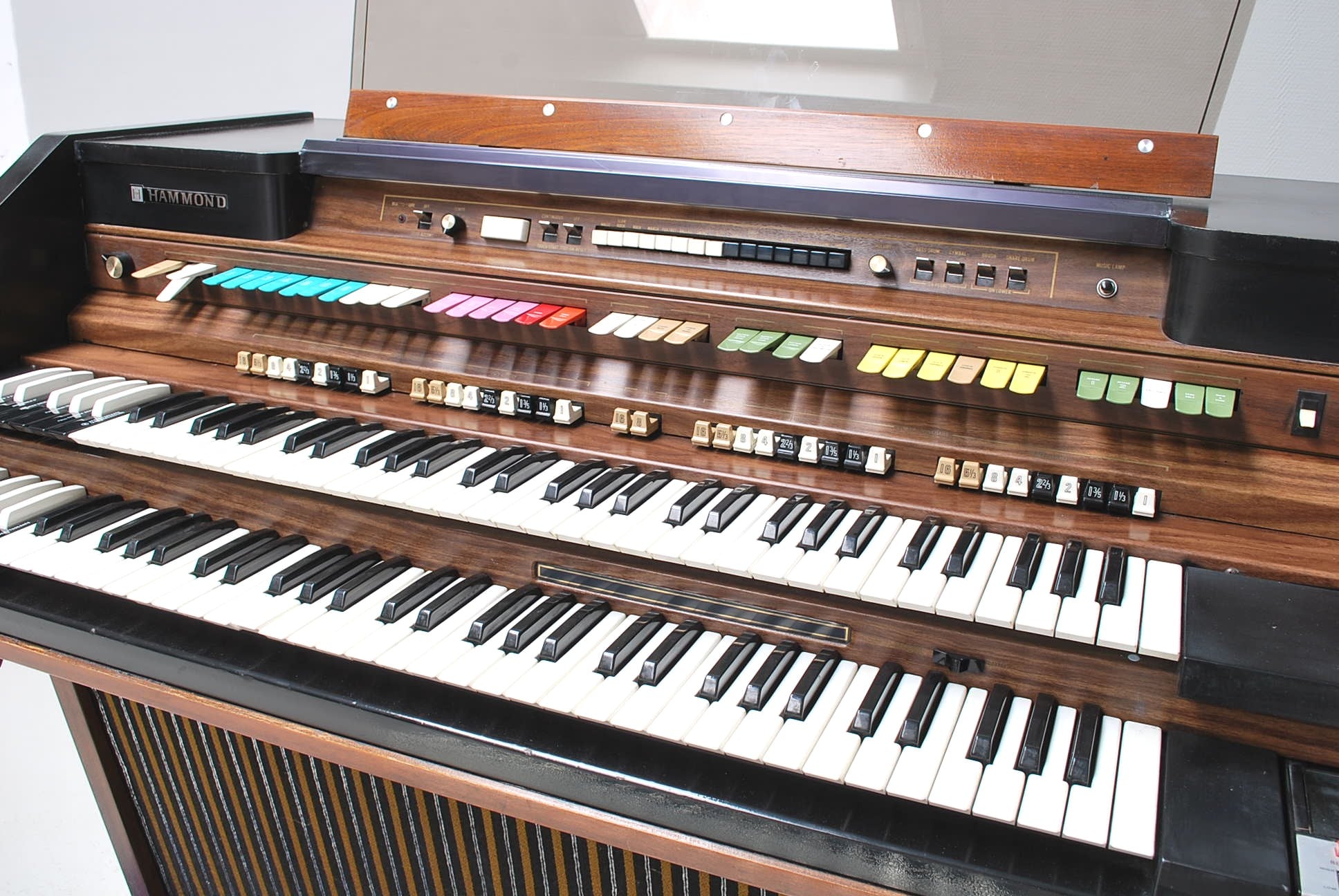 Hammond organ, model Concord 2100 from 1973