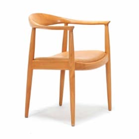 Hans J. Wegner (1914-2007) for PP Møbler: 'The Chair' armstol af kirsebær, model PP501