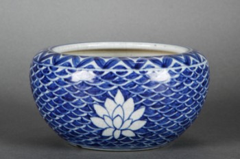 Kinesisk skål dekoreret i blåt