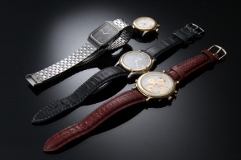 Seiko. Fire armbåndsure, bl.a Seiko chronograf. (4)