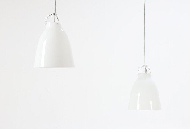 Cecilie Manz for Lightyears: Et par 'Caravaggio' pendler af hvidt opalglas (2)