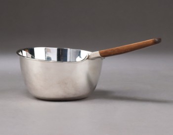 Hans Bunde for Carl M. Cohr. Moderne kasserolle af sølv med stjert af palisander, anno 1958