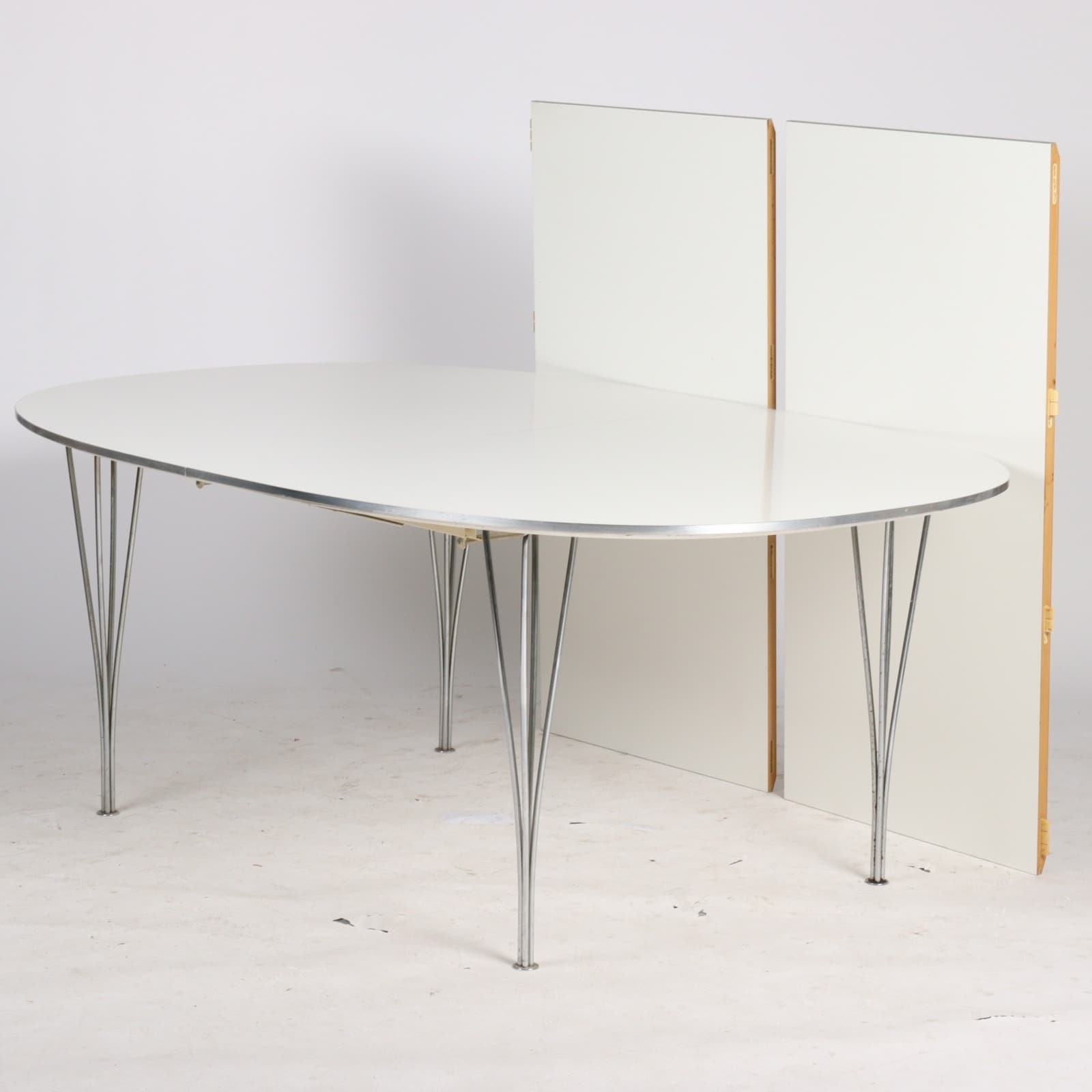Piet Hein / Bruno Mathsson. Super Elipse dining table with one ...
