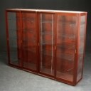 Stor vitrine/udstillingsskab