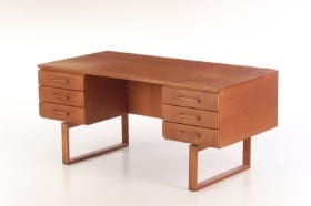 Fritstående skrivebord af teak, 1960'erne, dansk møbeldesign