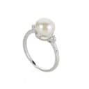 Ring of 9 kt. white gold with freshwater pearl and diamonds, size 55