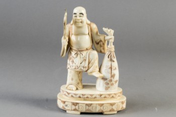Håndskåret japansk Okimono figur af ben Hotei