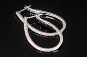 A pair of 18 kt brilliant cut earrings. white gold (2)