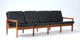 Illum Wikkelsøe. Fire-personers sofa, model Capella