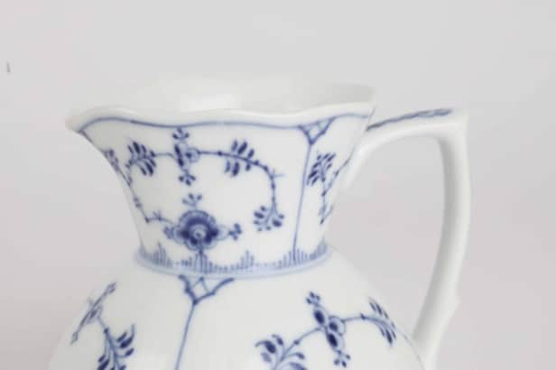 Royal Copenhagen: Musselmalet mælkekande nr. 386