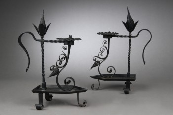 Et par franske lysestager af jern. Frankrig 1800-tallet (2)